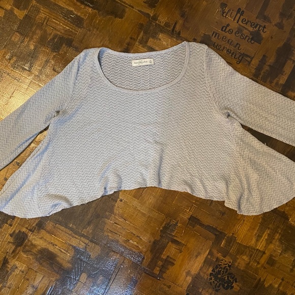 Abercrombie and Fitch, light cover sweater - Picture 2 of 6
